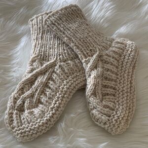 NEW British Company Aura Que 100% Wool Chunky Knit Cream Slippers Size Small